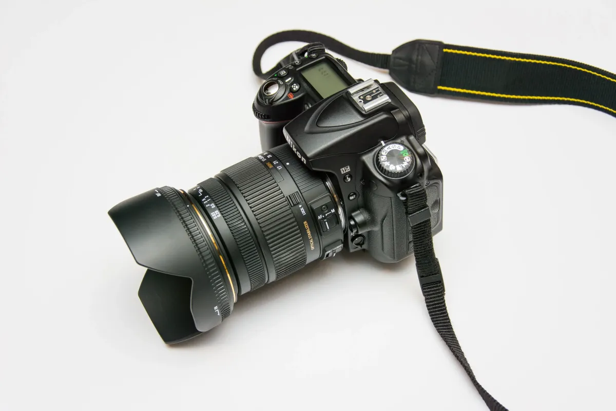 Pierwszy aparat fotograficzny – jaki sprzęt dla początkujących?
